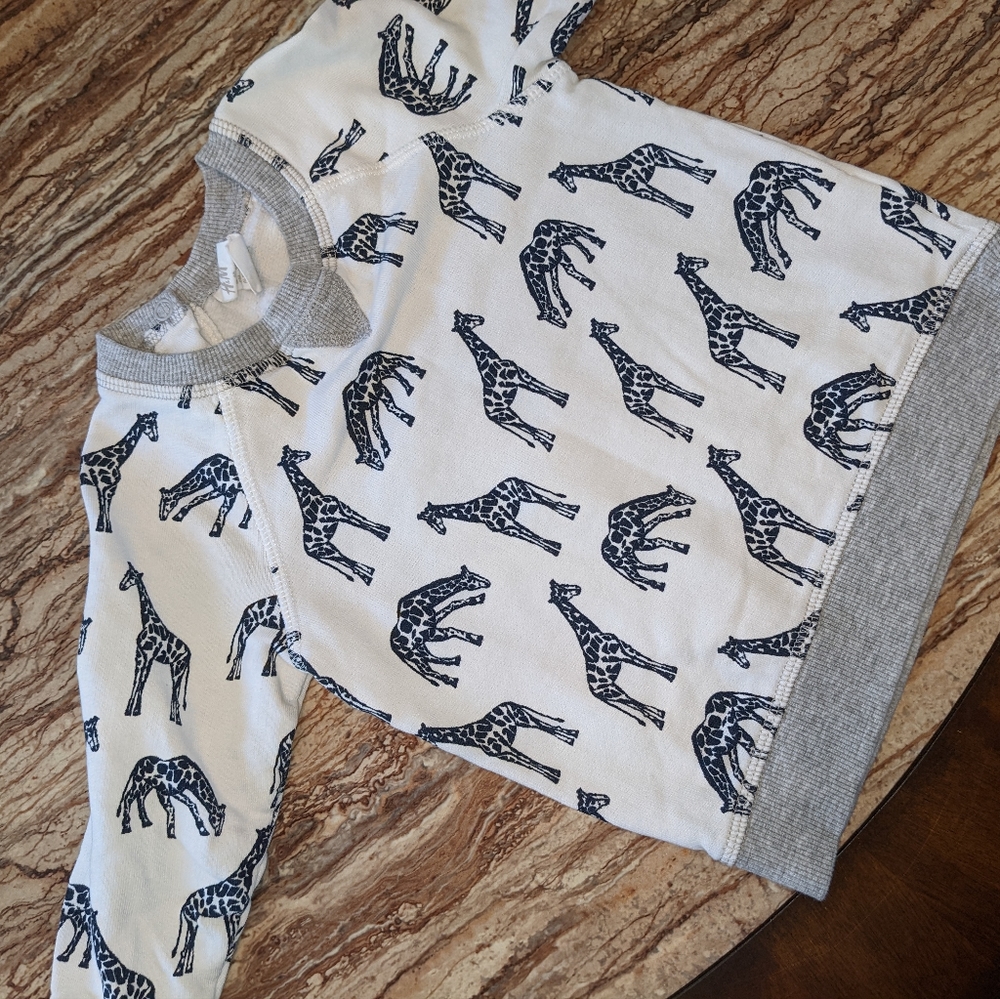 H & M baby sweater with giraffe design size 12 to 18 months